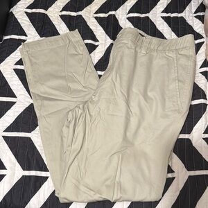 Men’s Underarmour Khaki pants NWT